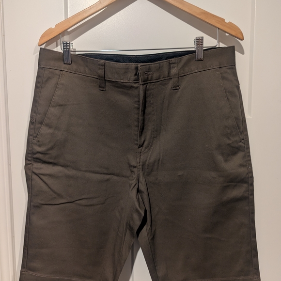 Volcom Dark Brown Flat Front Men Shorts - Picture 1 of 5